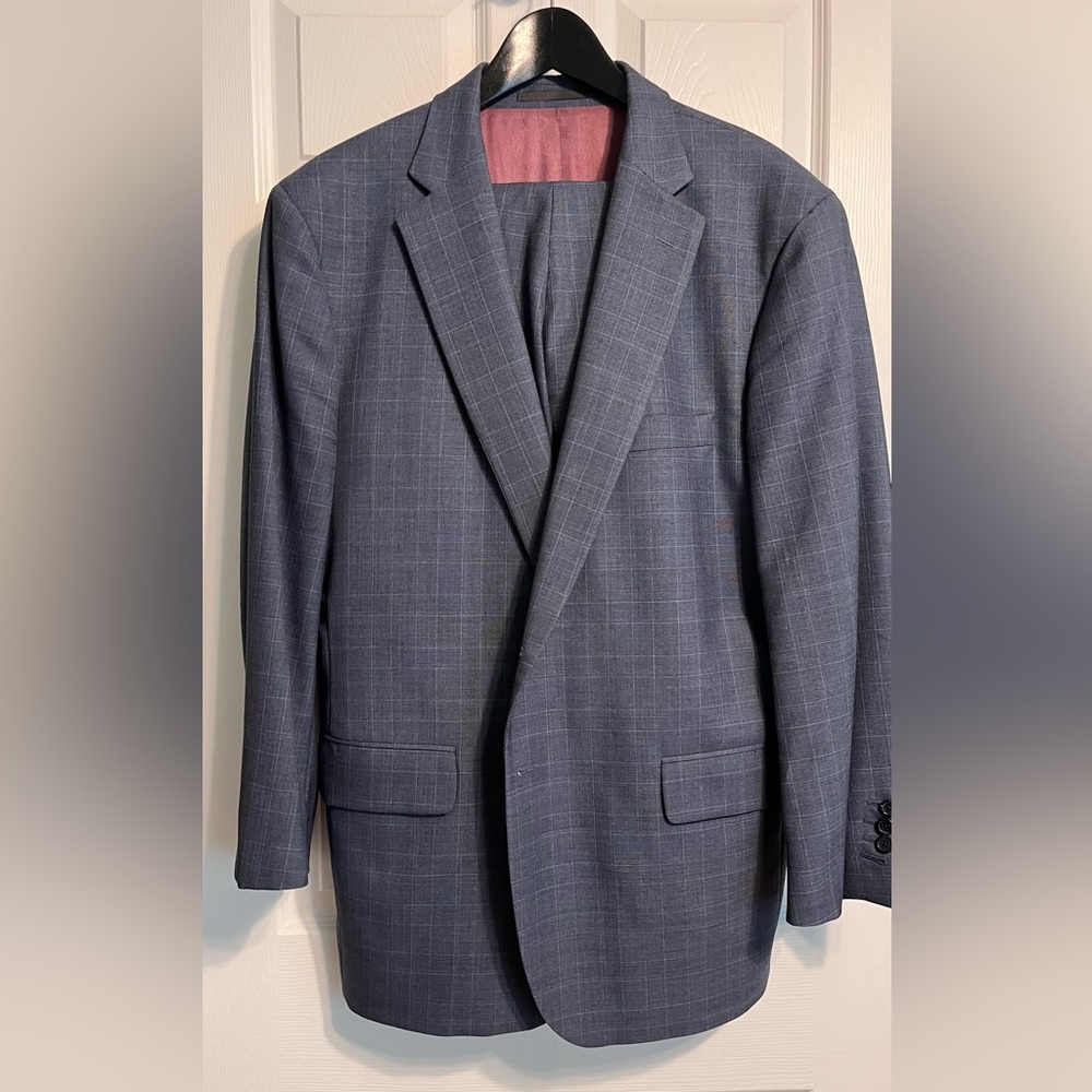 Tom James, Men’s custom made wool plaid suit, jacket 48S, pants W38/ L28